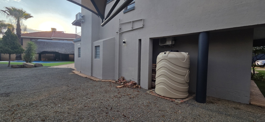 5 Bedroom Property for Sale in Roylglen Gardens Northern Cape